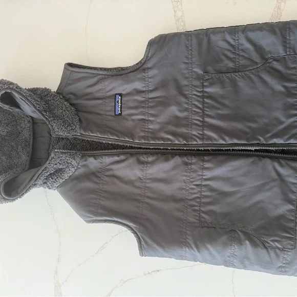 Patagonia Woman’s Los Gatos Hooded / reversible Vest. EUC size medium - Picture 3 of 5